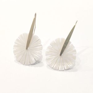 PENDIENTES NÁCAR EN FORMA DE FLOR