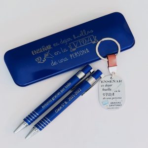 ESTUCHE PERSONALIZADO CON BOLÍGRAFO Y PORTAMINAS CON LLAVERO PARA PROFESORES (al importe principal se le añade el importe del llavero elegido)