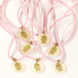 COLLAR CINTA ROSA NÁCAR NIÑA DORADA