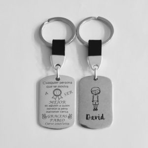 LLAVERO PERSONALIZADO PARA ENTRENADOR “CUALQUIER PERSONA QUE TE MOTIVA A SER MEJOR, ES ALGUIEN A QUIEN MERECE LA PENA MANTENER CERCA”