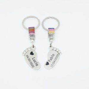 LLAVERO PERSONALIZADO EN FORMA DE PIE PARA MAMÁ PARA EL DÍA DE LA MADRE “NOMBRE Y FECHA NACIMIENTO HIJOS”